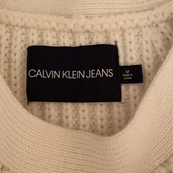 Calvin Klein knit sweater in a creamy white! Size women’s medium - Picture 3 of 5